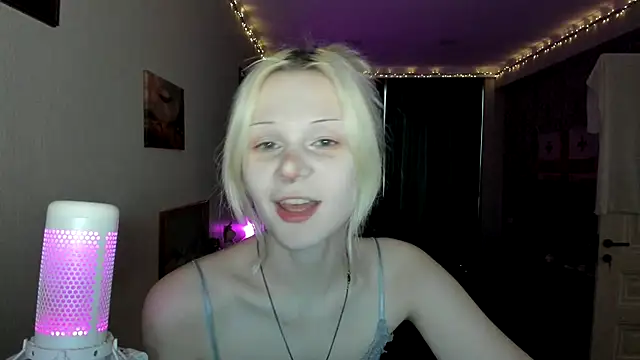 Snapshot of sashakiss99 chatting on 1, 10, 2025 sashakiss99 online show from 1, 10, 2025