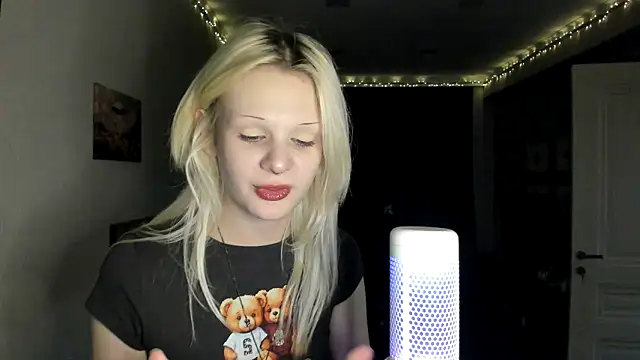 Snapshot of sashakiss99 chatting on 24, 10, 2025 sashakiss99 online show from 24, 10, 2025