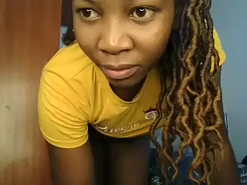 Petitiebooty online show from 23, 2, 2025