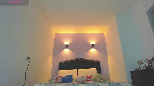 Sofia Clauss  online show from 12, 4, 2026