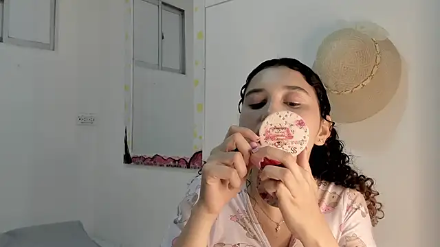 Snapshot of gabriela_duarte1 chatting on 27, 4, 2026 gabriela duarte1 online show from 27, 4, 2026