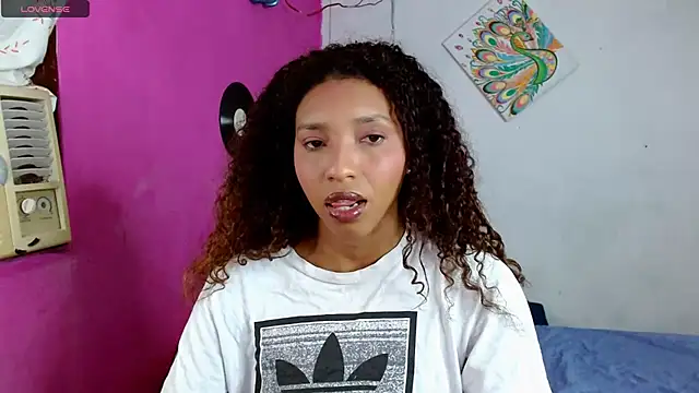 Snapshot of sensitive_brunette chatting on 18, 12, 2024 sensitive brunette online show from 18, 12, 2024