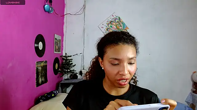 Snapshot of sensitive_brunette chatting on 19, 12, 2024 sensitive brunette online show from 19, 12, 2024