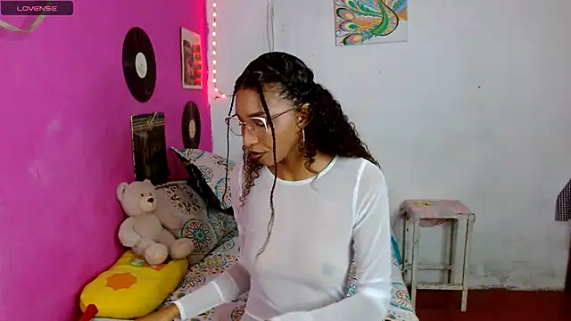 Snapshot of sensitive_brunette chatting on 15, 1, 2025 sensitive brunette online show from 15, 1, 2025