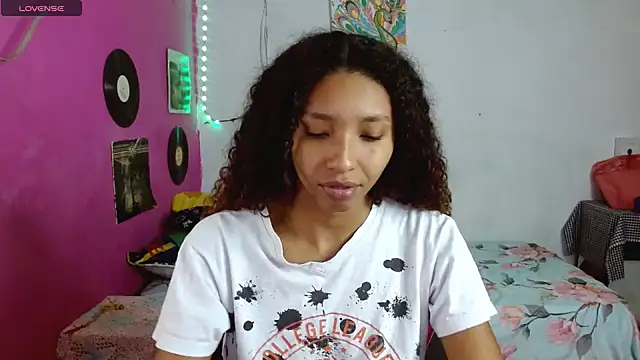 Snapshot of sensitive_brunette chatting on 10, 2, 2025 sensitive brunette online show from 10, 2, 2025