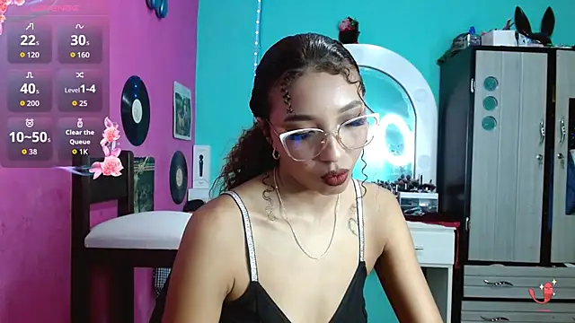 Snapshot of sensitive_brunette chatting on 19, 9, 2025 sensitive brunette online show from 19, 9, 2025