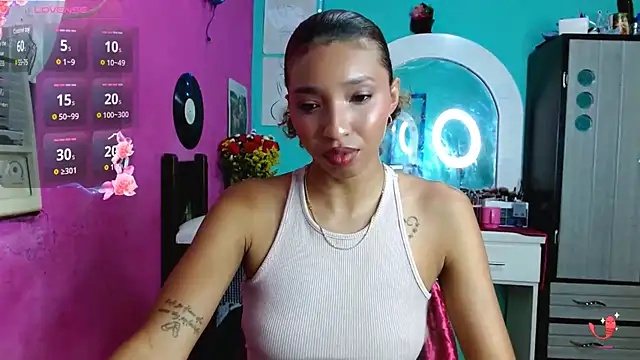 Snapshot of sensitive_brunette chatting on 9, 10, 2025 sensitive brunette online show from 9, 10, 2025