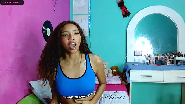 Snapshot of sensitive_brunette chatting on 21, 11, 2025 sensitive brunette online show from 21, 11, 2025