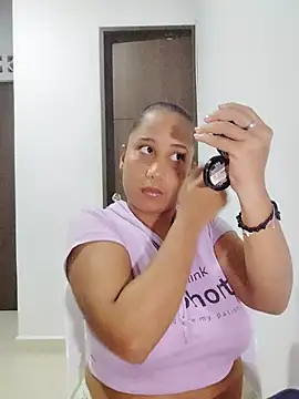 Snapshot of zandra_kiman chatting on 27, 9, 2025 zandra kiman online show from 27, 9, 2025