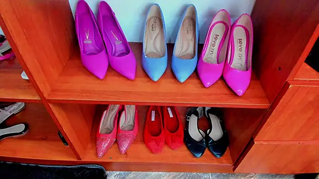 FOXYRIVER  online show from 31, 1, 2025