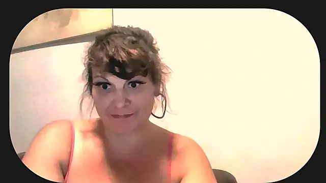 Snapshot of HeyyImHarlowe chatting on 2, 10, 2025 HeyyImHarlowe online show from 2, 10, 2025