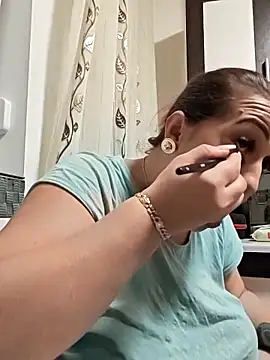 AvaLloyd online show from 22, 10, 2025