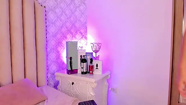 Charlotte  08 online show from 31, 1, 2025