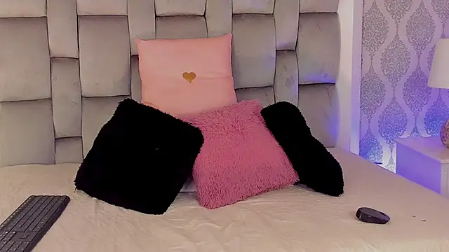 Charlotte  08 online show from 24, 9, 2025