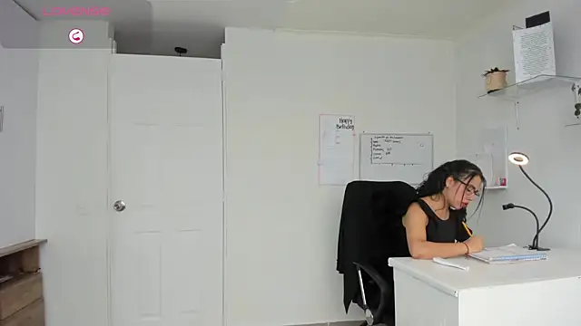 Snapshot of susana_monroy chatting on 8, 10, 2025 susana monroy online show from 8, 10, 2025
