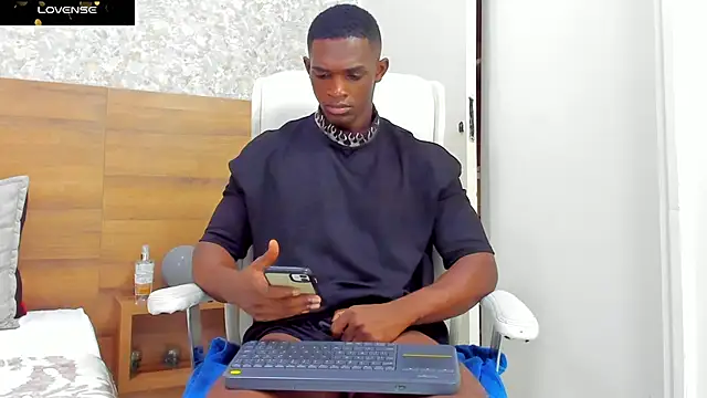 Snapshot of nicolaskan chatting on 12, 12, 2024 nicolaskan online show from 12, 12, 2024