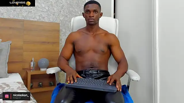 Snapshot of nicolaskan chatting on 14, 12, 2024 nicolaskan online show from 14, 12, 2024