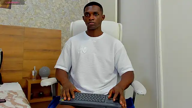 Snapshot of nicolaskan chatting on 17, 12, 2024 nicolaskan online show from 17, 12, 2024