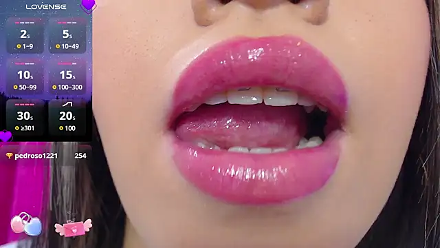 Snapshot of krysten_ritter2 chatting on 4, 3, 2025 krysten ritter2 online show from 4, 3, 2025