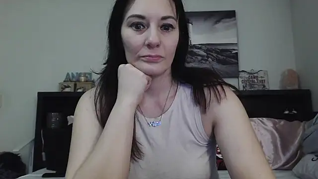 Snapshot of CrystalLakeXO chatting on 5, 3, 2025 CrystalLakeXO online show from 5, 3, 2025