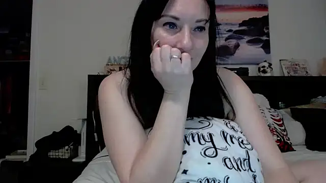 Snapshot of CrystalLakeXO chatting on 4, 10, 2025 CrystalLakeXO online show from 4, 10, 2025