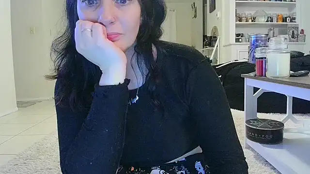 Snapshot of CrystalLakeXO chatting on 8, 10, 2025 CrystalLakeXO online show from 8, 10, 2025