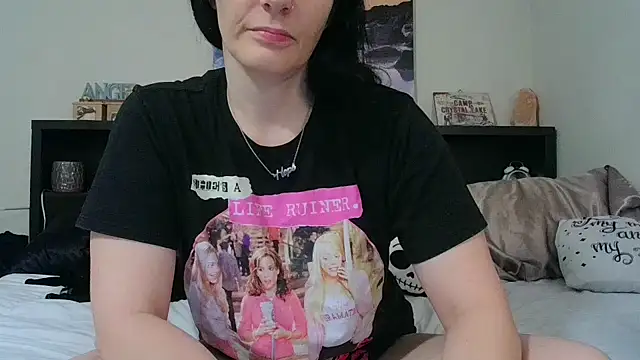 Snapshot of CrystalLakeXO chatting on 11, 10, 2025 CrystalLakeXO online show from 11, 10, 2025