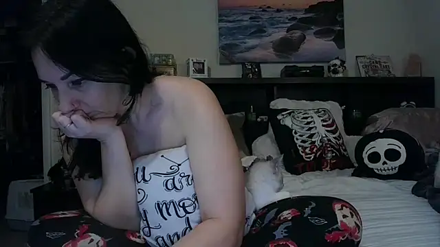 Snapshot of CrystalLakeXO chatting on 14, 10, 2025 CrystalLakeXO online show from 14, 10, 2025