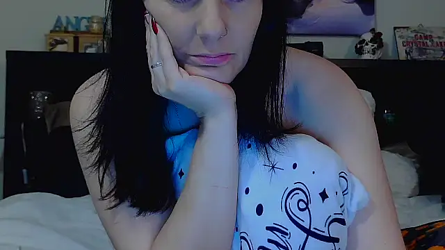 Snapshot of CrystalLakeXO chatting on 1, 11, 2025 CrystalLakeXO online show from 1, 11, 2025