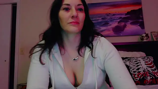 Snapshot of CrystalLakeXO chatting on 5, 11, 2025 CrystalLakeXO online show from 5, 11, 2025