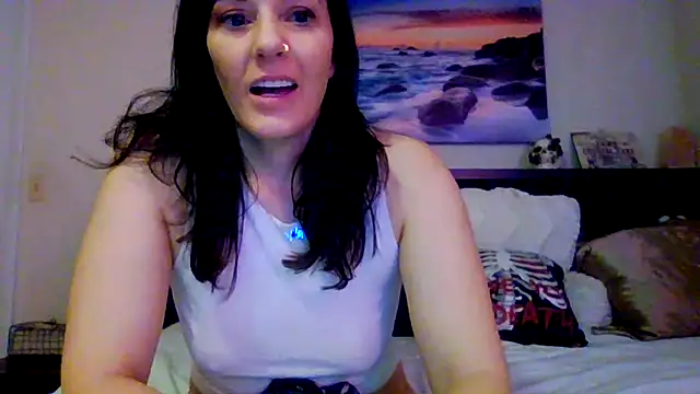 Snapshot of CrystalLakeXO chatting on 8, 11, 2025 CrystalLakeXO online show from 8, 11, 2025