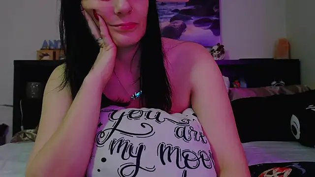 Snapshot of CrystalLakeXO chatting on 12, 11, 2025 CrystalLakeXO online show from 12, 11, 2025