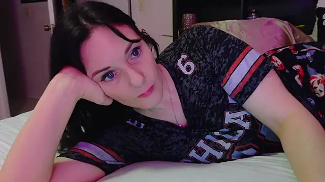 Snapshot of CrystalLakeXO chatting on 22, 11, 2025 CrystalLakeXO online show from 22, 11, 2025