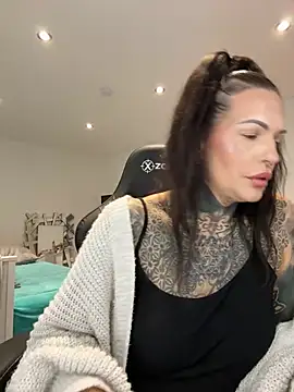 Snapshot of AileenInkOfficial chatting on 31, 12, 2024 AileenInkOfficial online show from 31, 12, 2024
