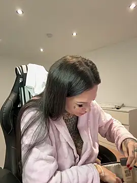 Snapshot of AileenInkOfficial chatting on 8, 1, 2025 AileenInkOfficial online show from 8, 1, 2025