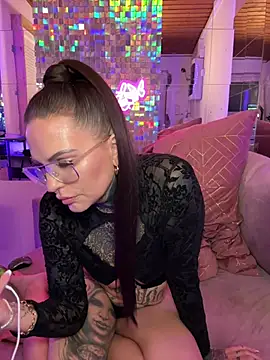 Snapshot of AileenInkOfficial chatting on 2, 2, 2025 AileenInkOfficial online show from 2, 2, 2025