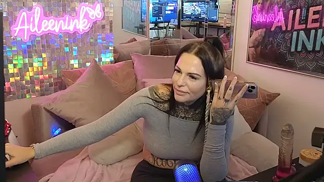 Snapshot of AileenInkOfficial chatting on 7, 2, 2025 AileenInkOfficial online show from 7, 2, 2025