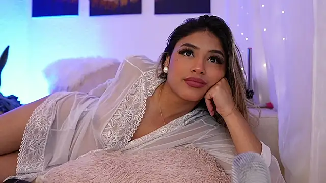 Snapshot of SaraParisi chatting on 13, 12, 2024 SaraParisi online show from 13, 12, 2024