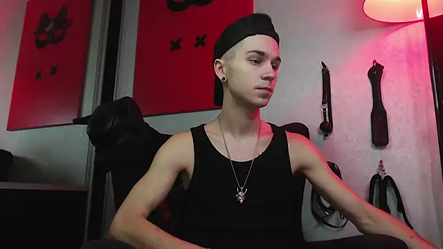 Joseph  Quinn online show from 22, 1, 2025