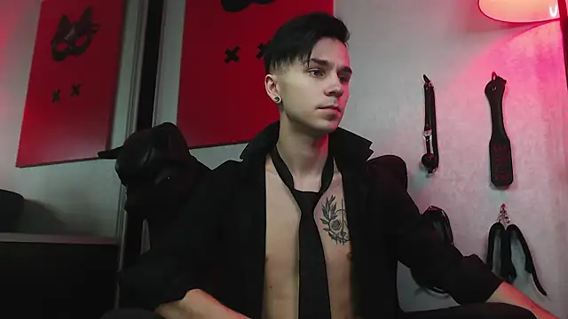 Joseph  Quinn online show from 23, 1, 2025