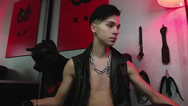 Joseph  Quinn online show from 31, 1, 2025