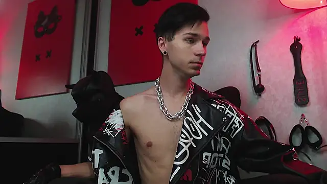 Joseph  Quinn online show from 28, 2, 2025