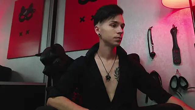 Joseph  Quinn online show from 7, 3, 2025