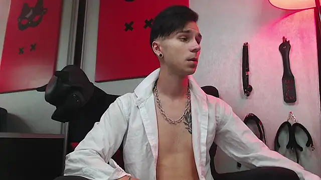 Joseph  Quinn online show from 11, 3, 2025