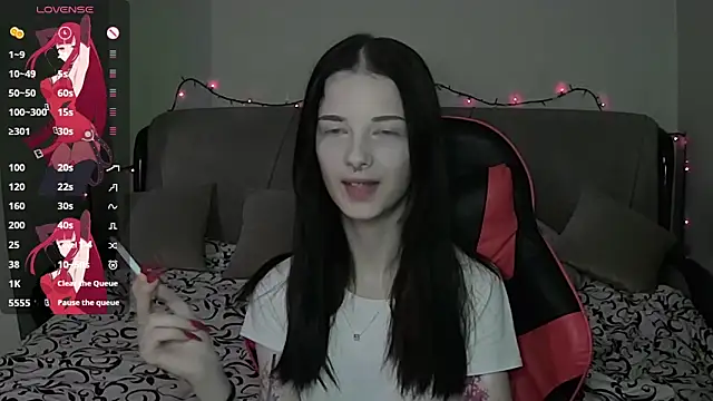 Snapshot of Miya_Dream_UKR chatting on 4, 12, 2025 Miya Dream UKR online show from 4, 12, 2025