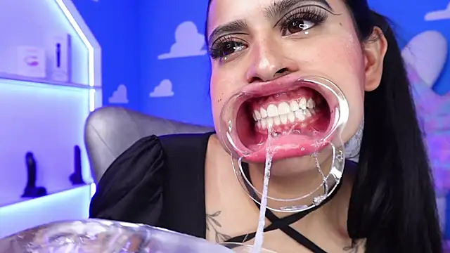 miss romyna online show from 28, 1, 2025