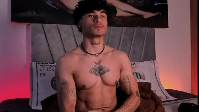 Snapshot of Thomas_Fit1 chatting on 8, 11, 2025 Thomas Fit1 online show from 8, 11, 2025