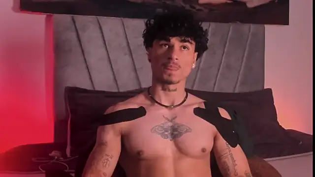 Snapshot of Thomas_Fit1 chatting on 25, 11, 2025 Thomas Fit1 online show from 25, 11, 2025