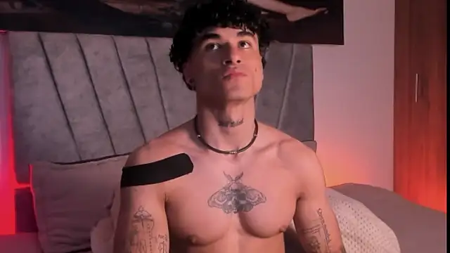 Snapshot of Thomas_Fit1 chatting on 4, 12, 2025 Thomas Fit1 online show from 4, 12, 2025