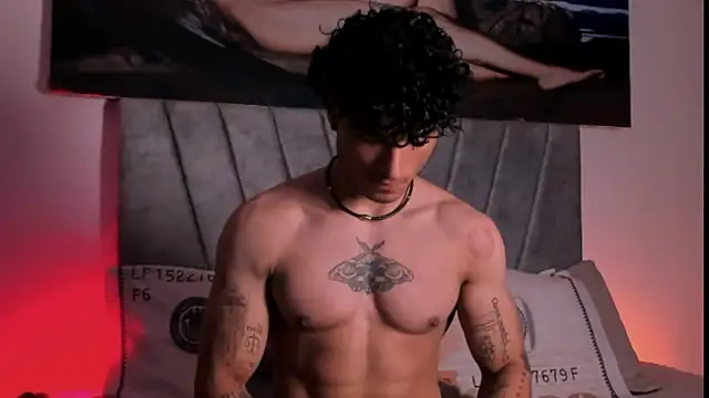 Snapshot of Thomas_Fit1 chatting on 15, 12, 2025 Thomas Fit1 online show from 15, 12, 2025